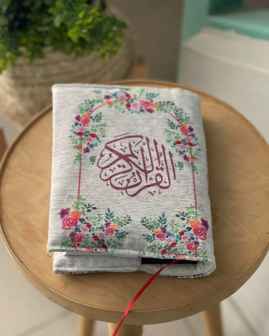 غلاف قرآن كريم بالورود الناعمة