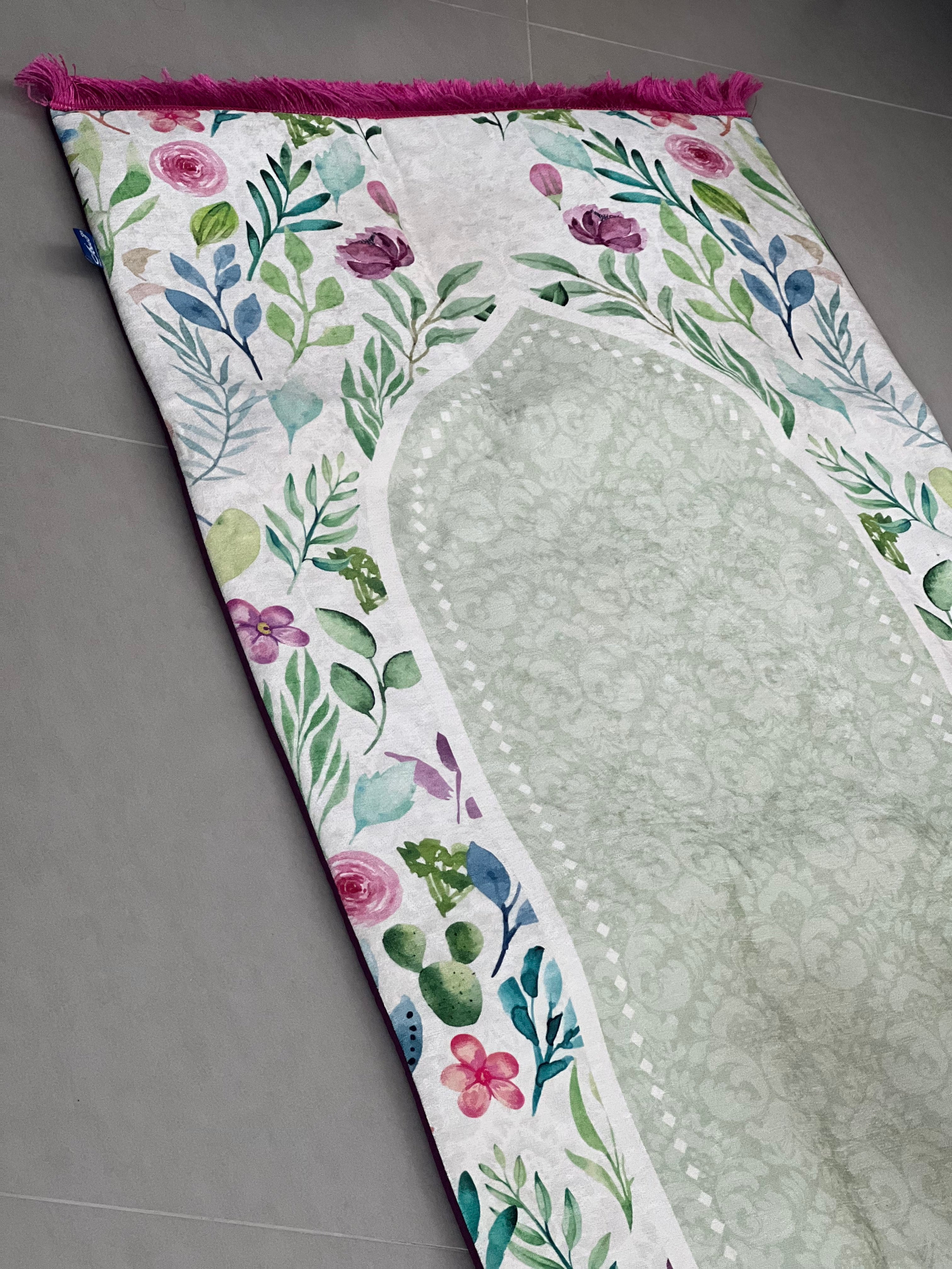 سجادة صلاة زاهية الألوان