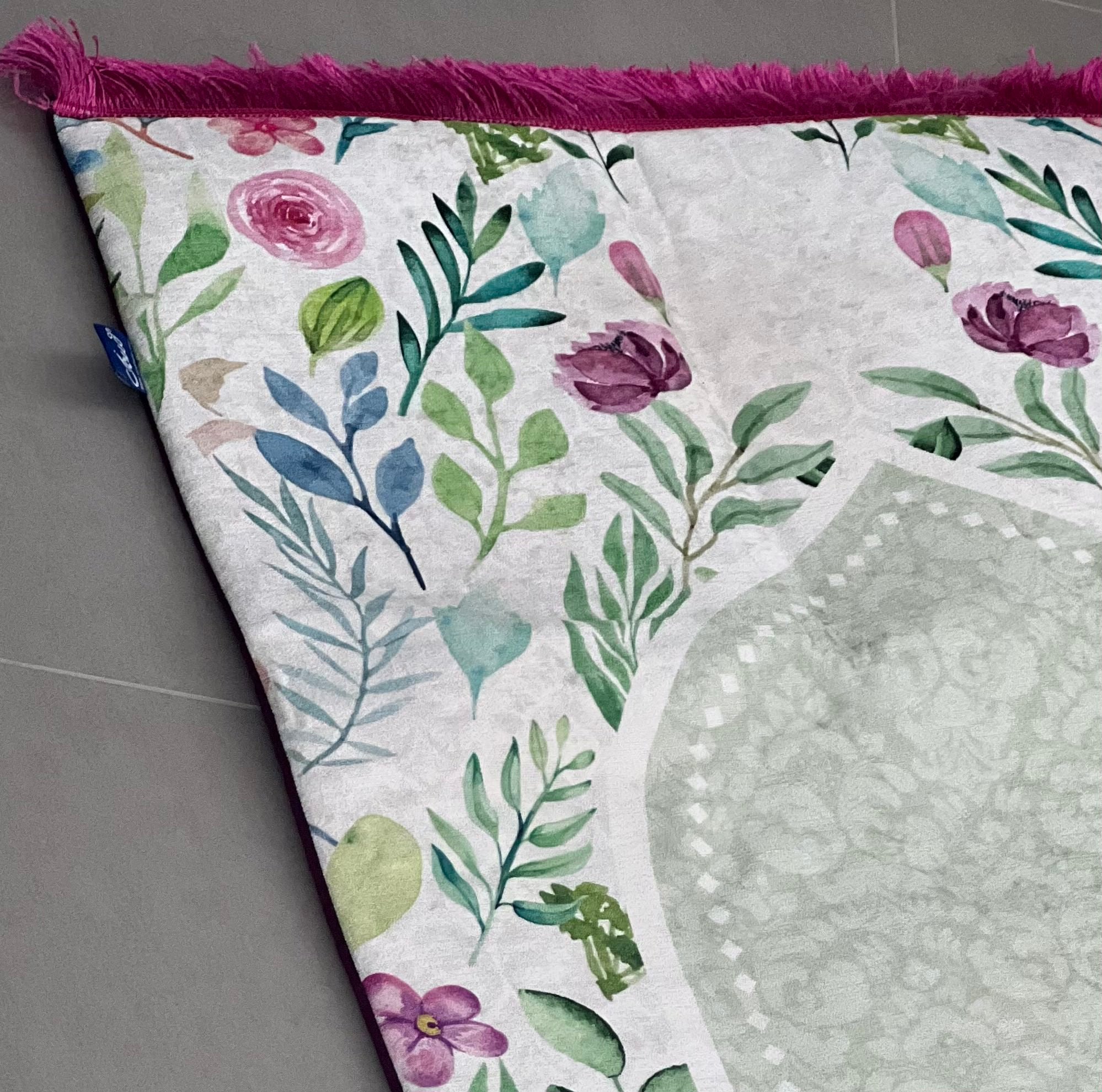 سجادة صلاة زاهية الألوان